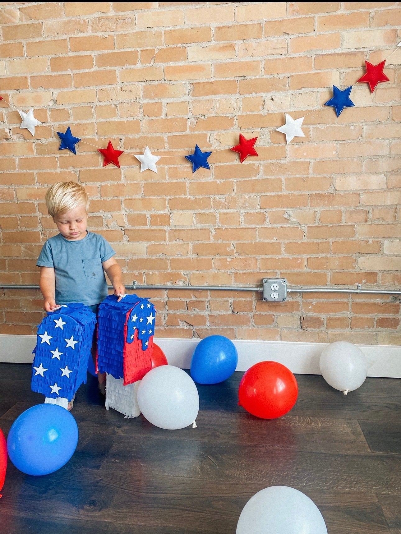 July popsicle piñata (blue with stars)