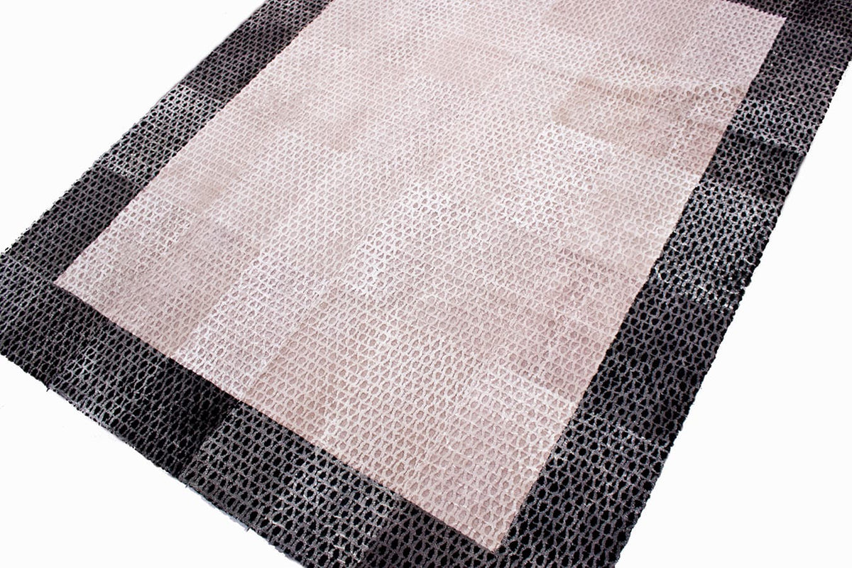AMANDA BORDER – Sculpted Shearling Rug in Oversized Format
