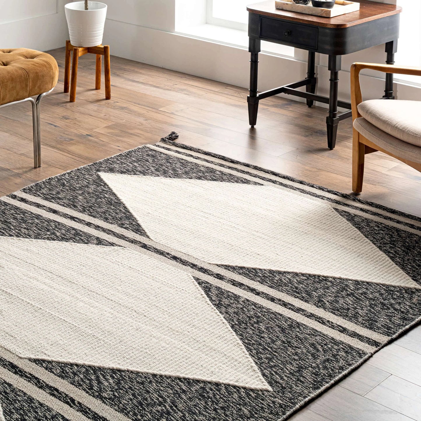 Chasen Cotton and Wool Flatweave Diamond Tassel Area Rug