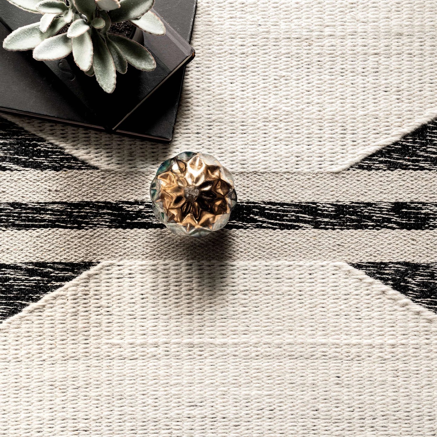 Chasen Cotton and Wool Flatweave Diamond Tassel Area Rug