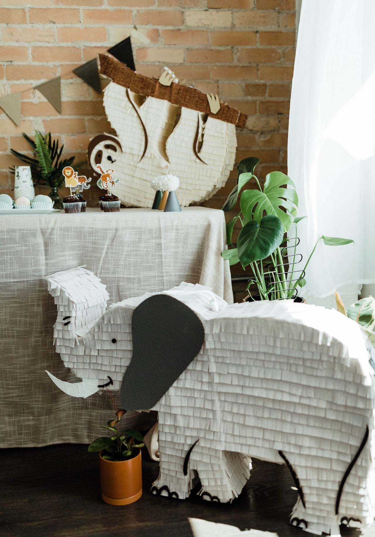 Grand Elephant Piñata - A Majestic Touch to Your Safari Adventure Party!