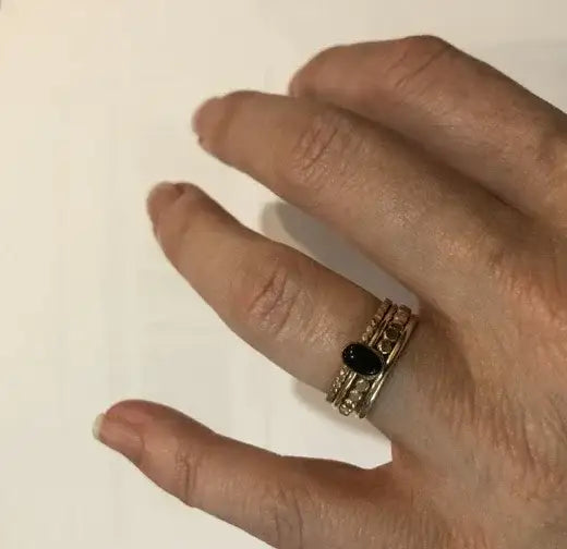 ONYX OVAL RING