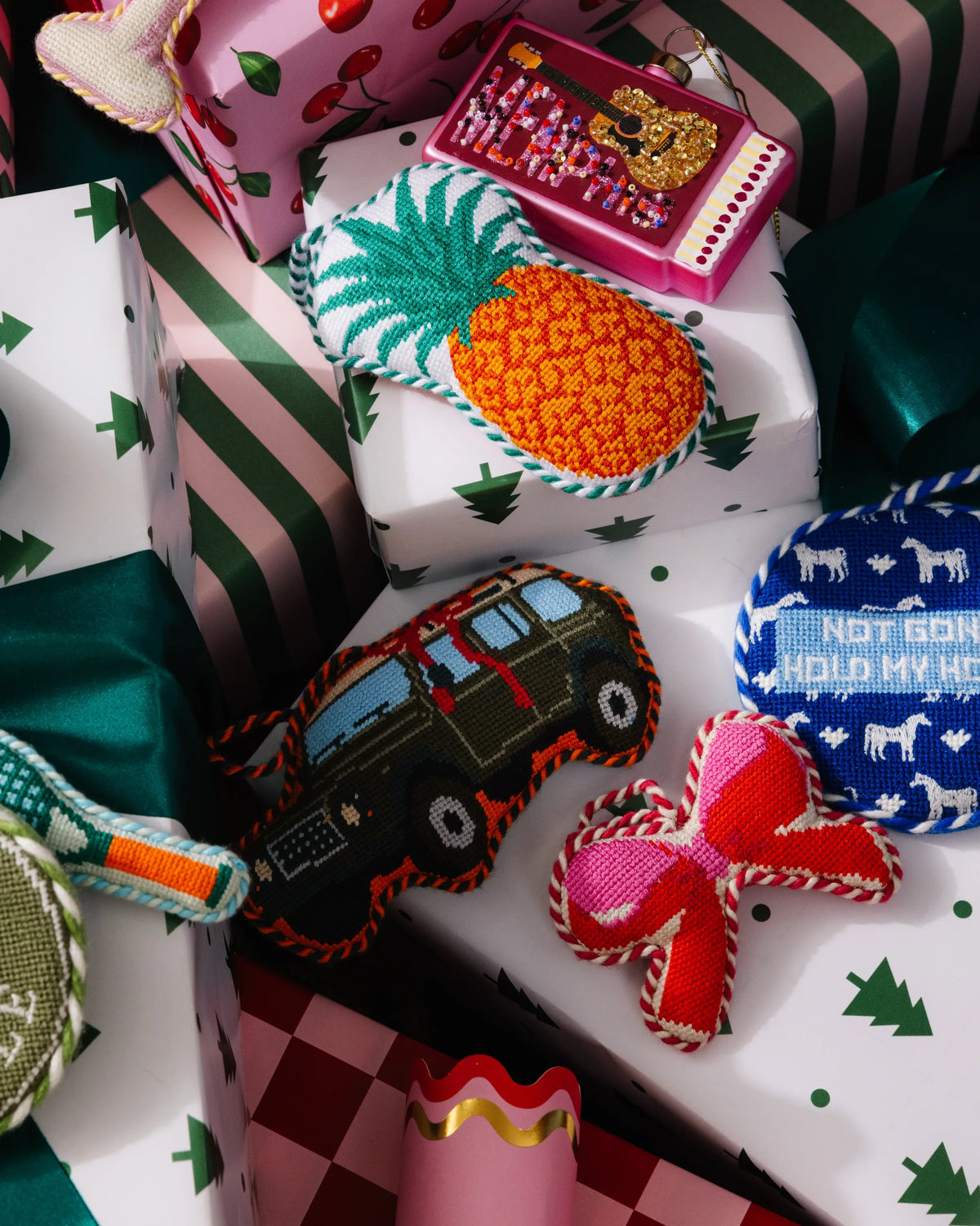 Needlepoint Icon Ornament - Bow