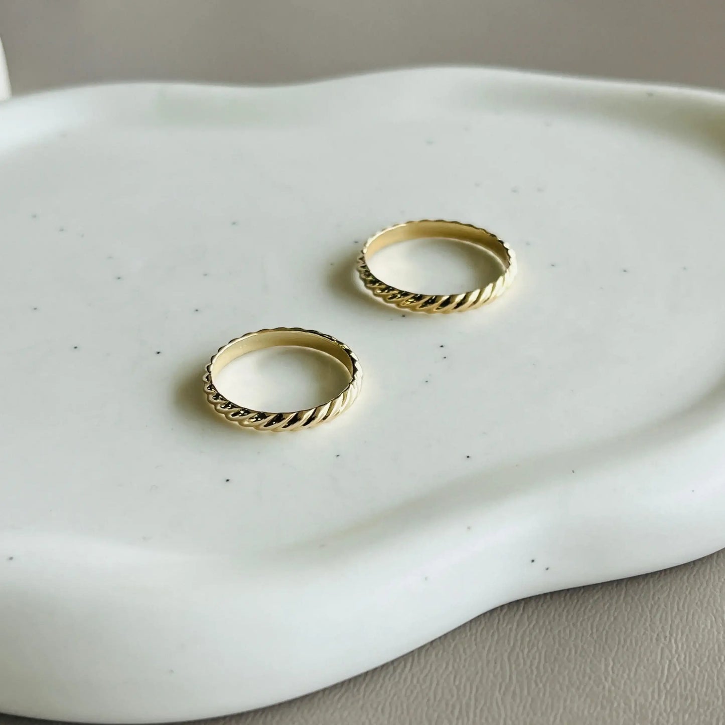 SHORE BAND RING