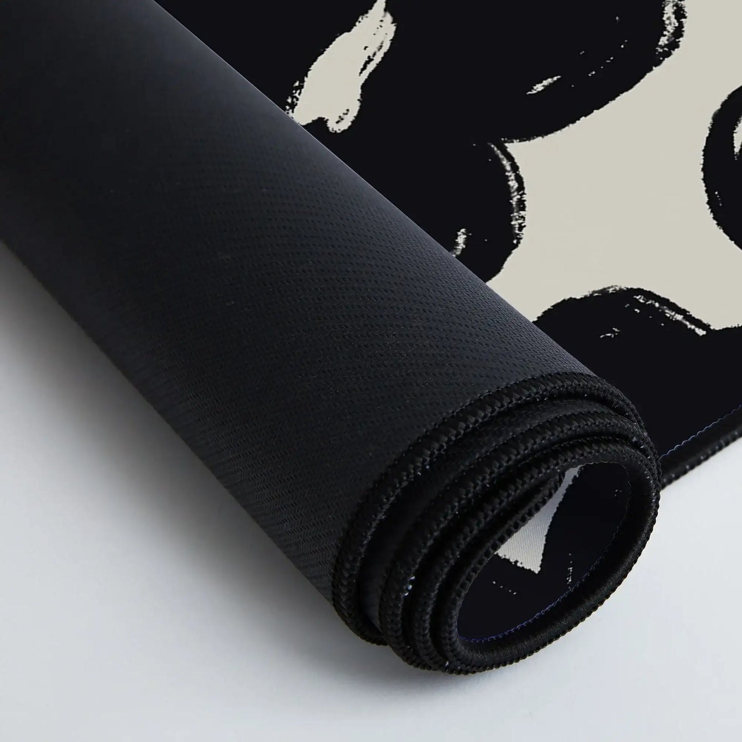 Black and White Daisy Pattern Desk Mat