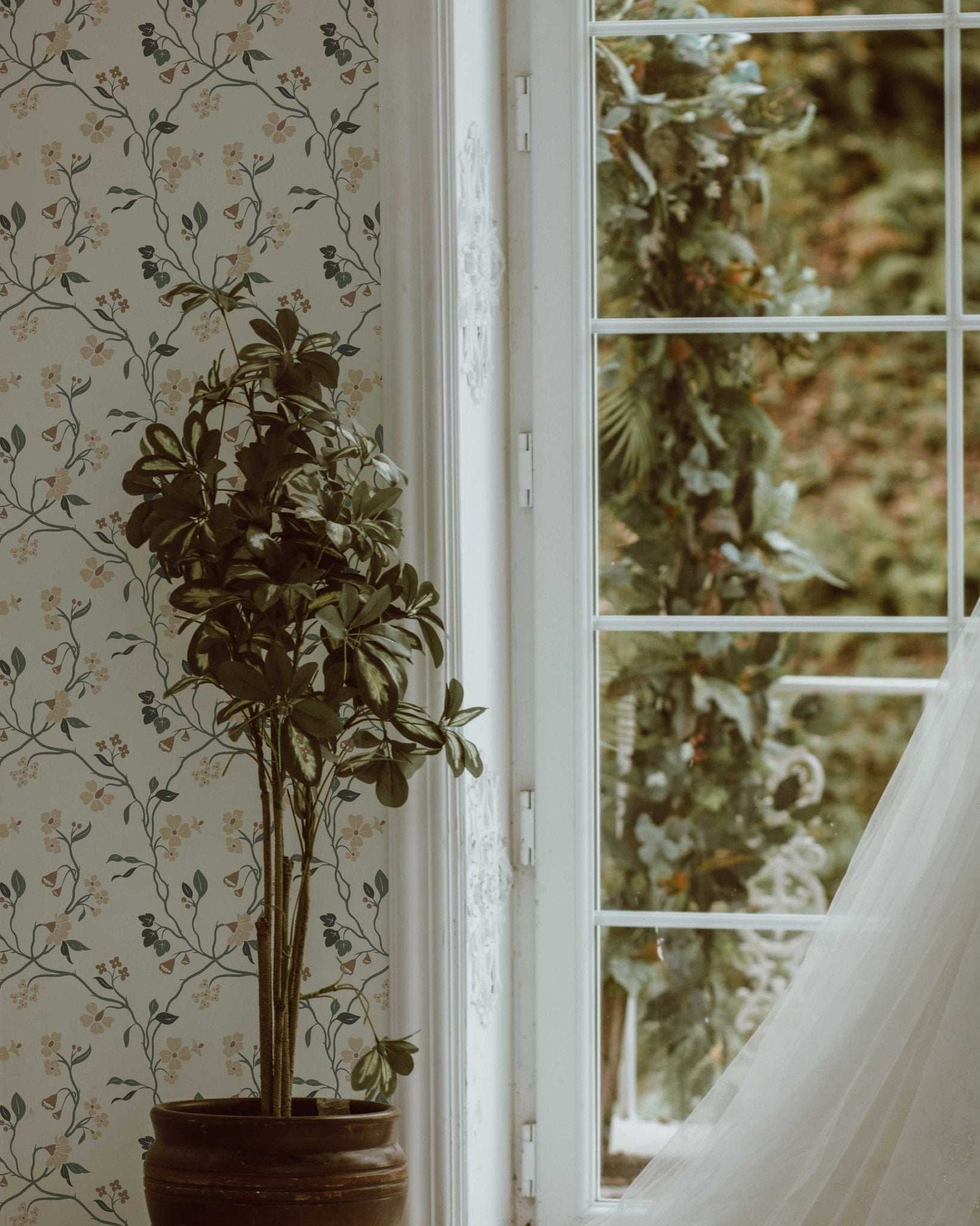 Lunaria Vine Wallpaper in Soft Alabaster