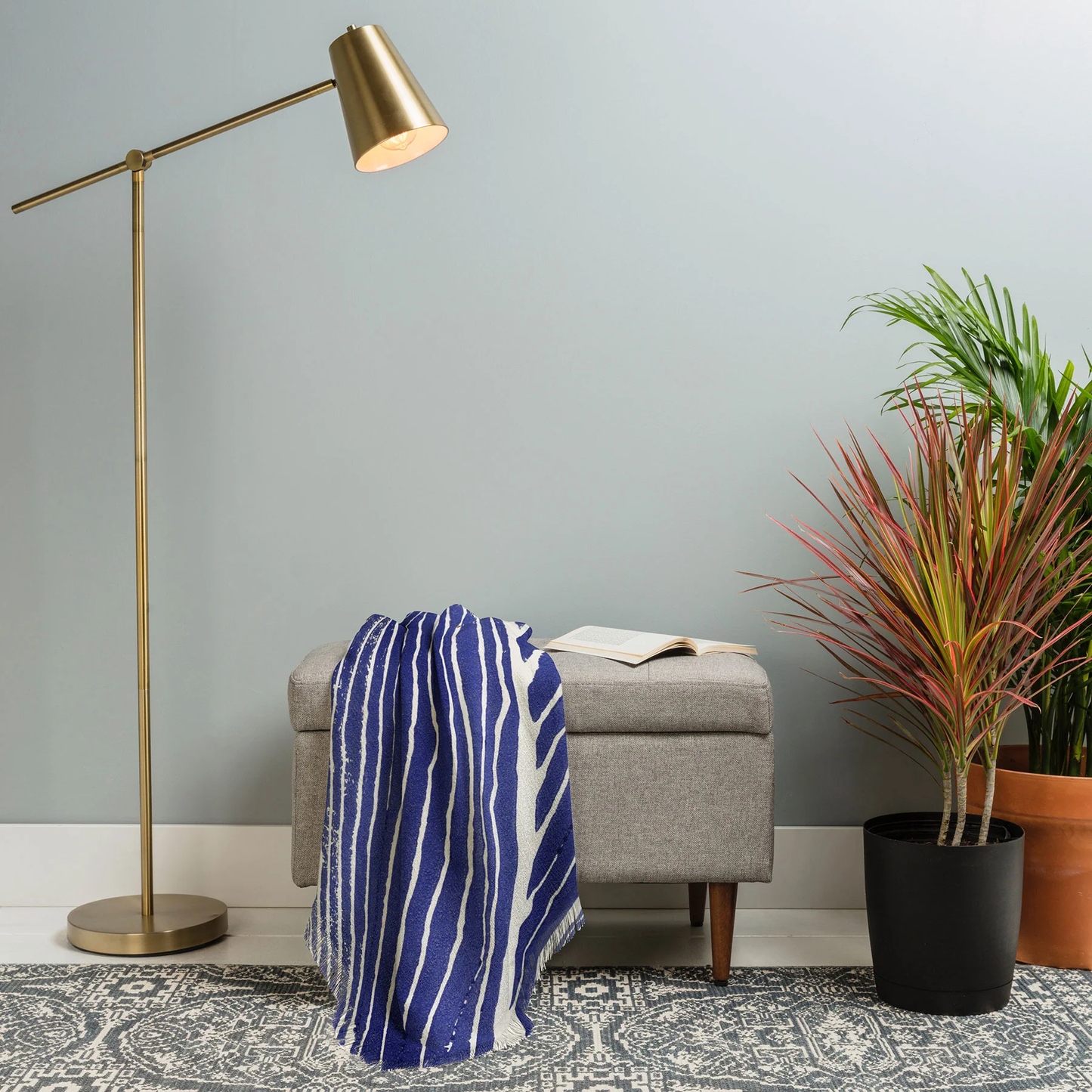 Giant Bloom Throw Blanket - Lightweight