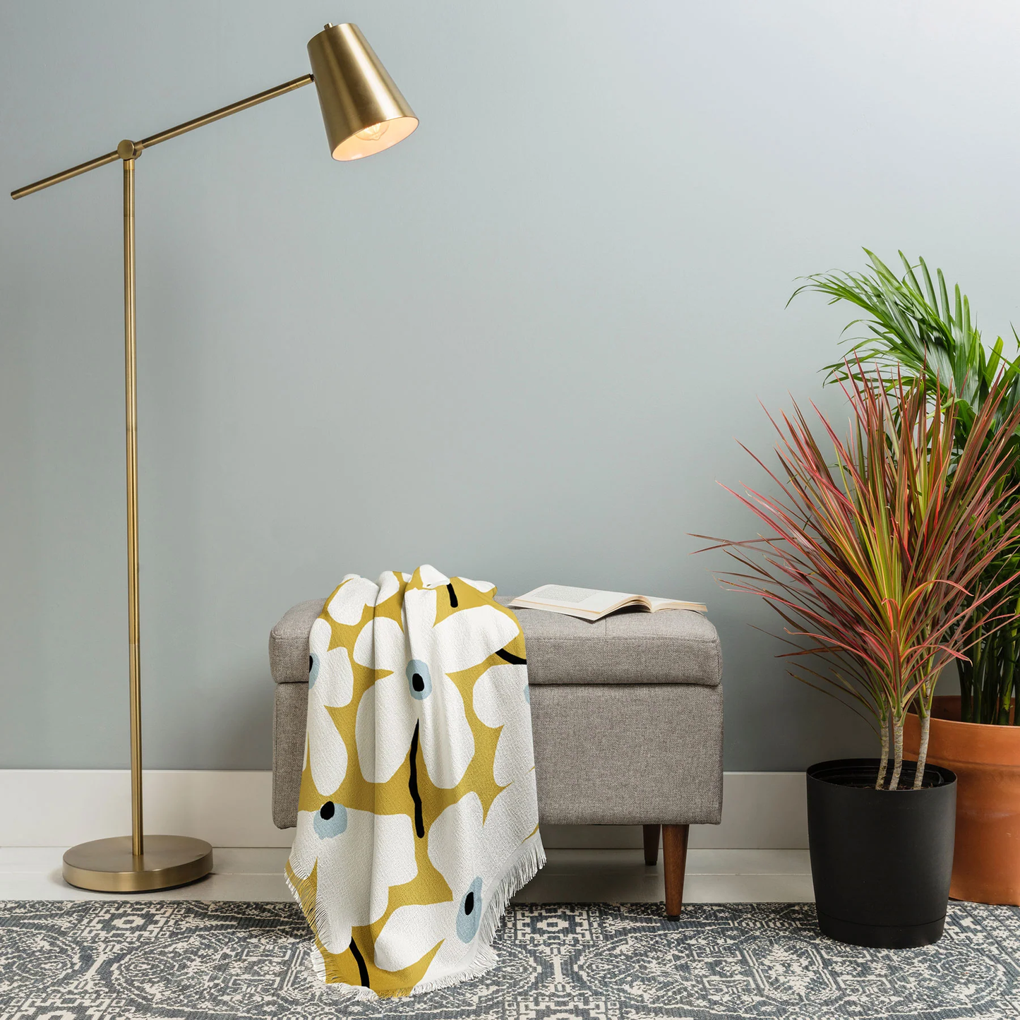 Lazy Daisies Throw Blanket - Lightweight