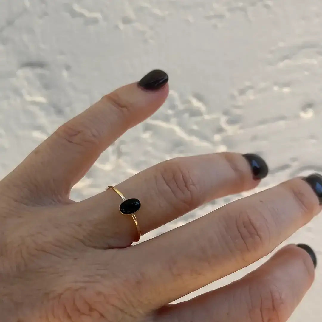 OVAL GEMSTONE RING