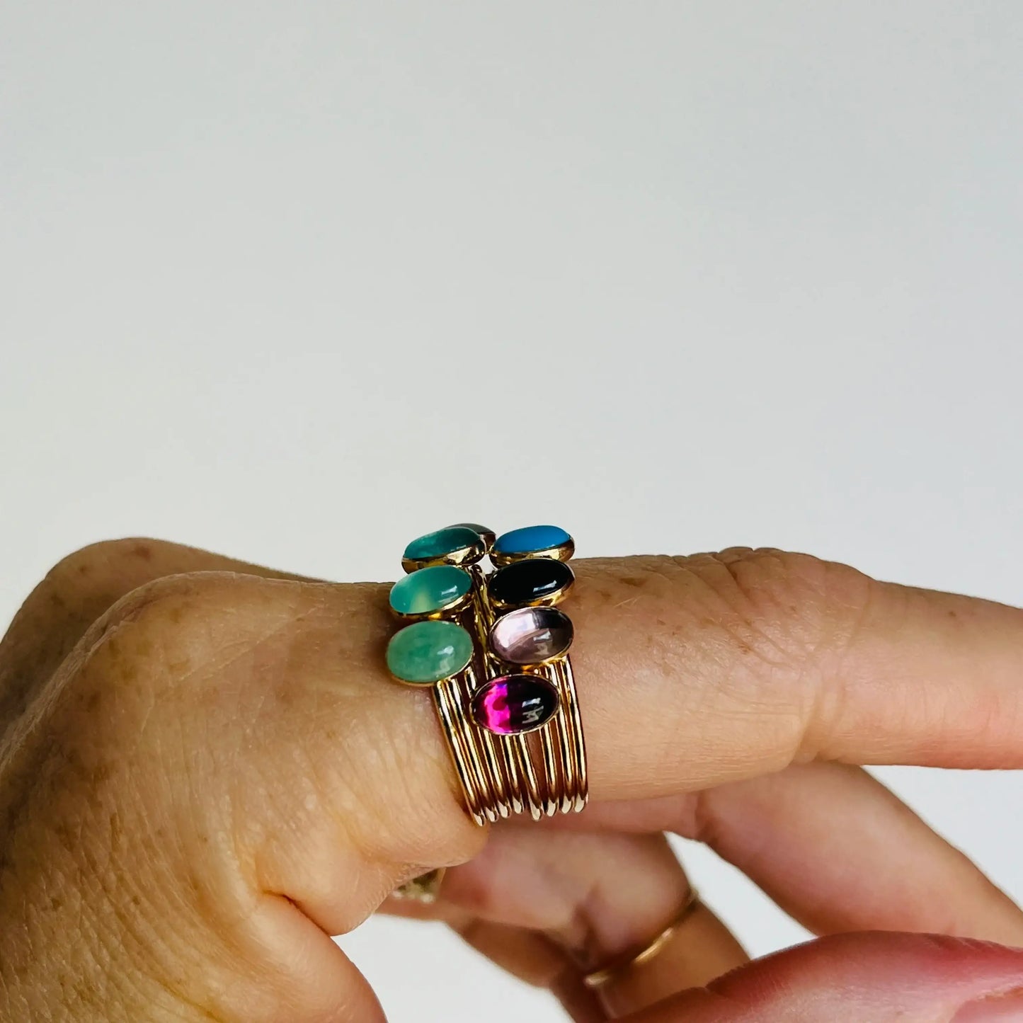 OVAL GEMSTONE RING