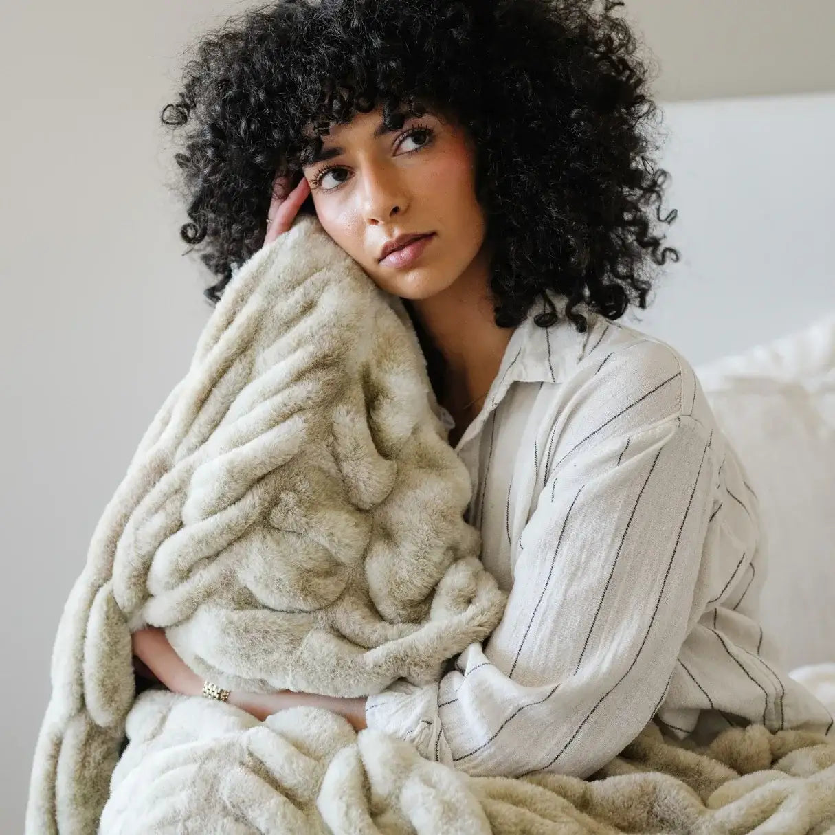 DOUBLE RUCHED FAUX FUR THROW BLANKETS