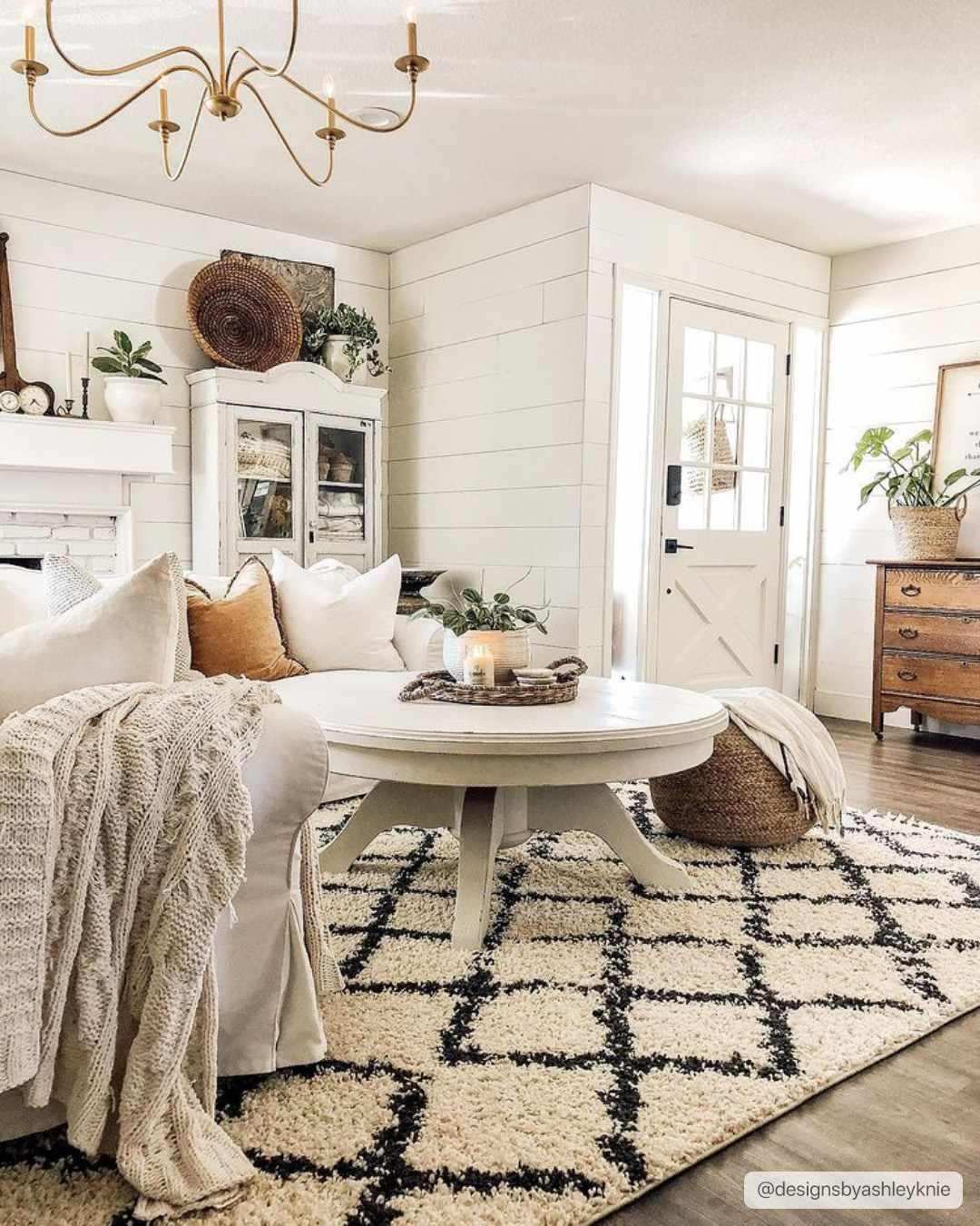 Wallagrass Beige/Black Trellis Tassel Shag