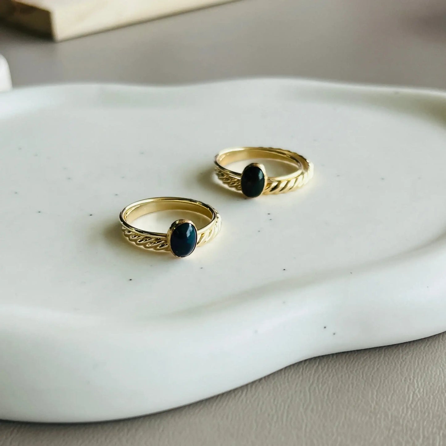 SHORE BAND RING