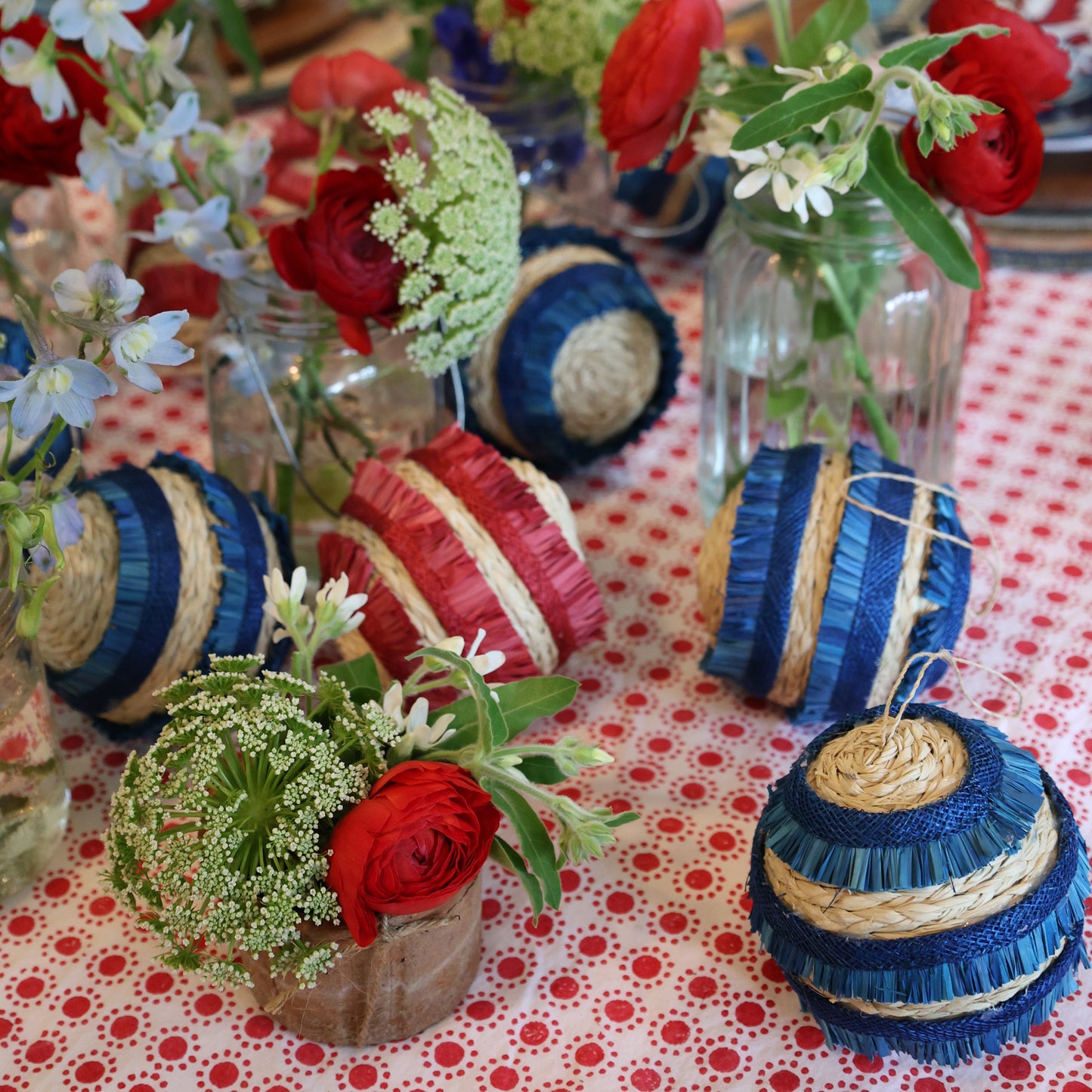 Ruffle straw balls, set of four, blue