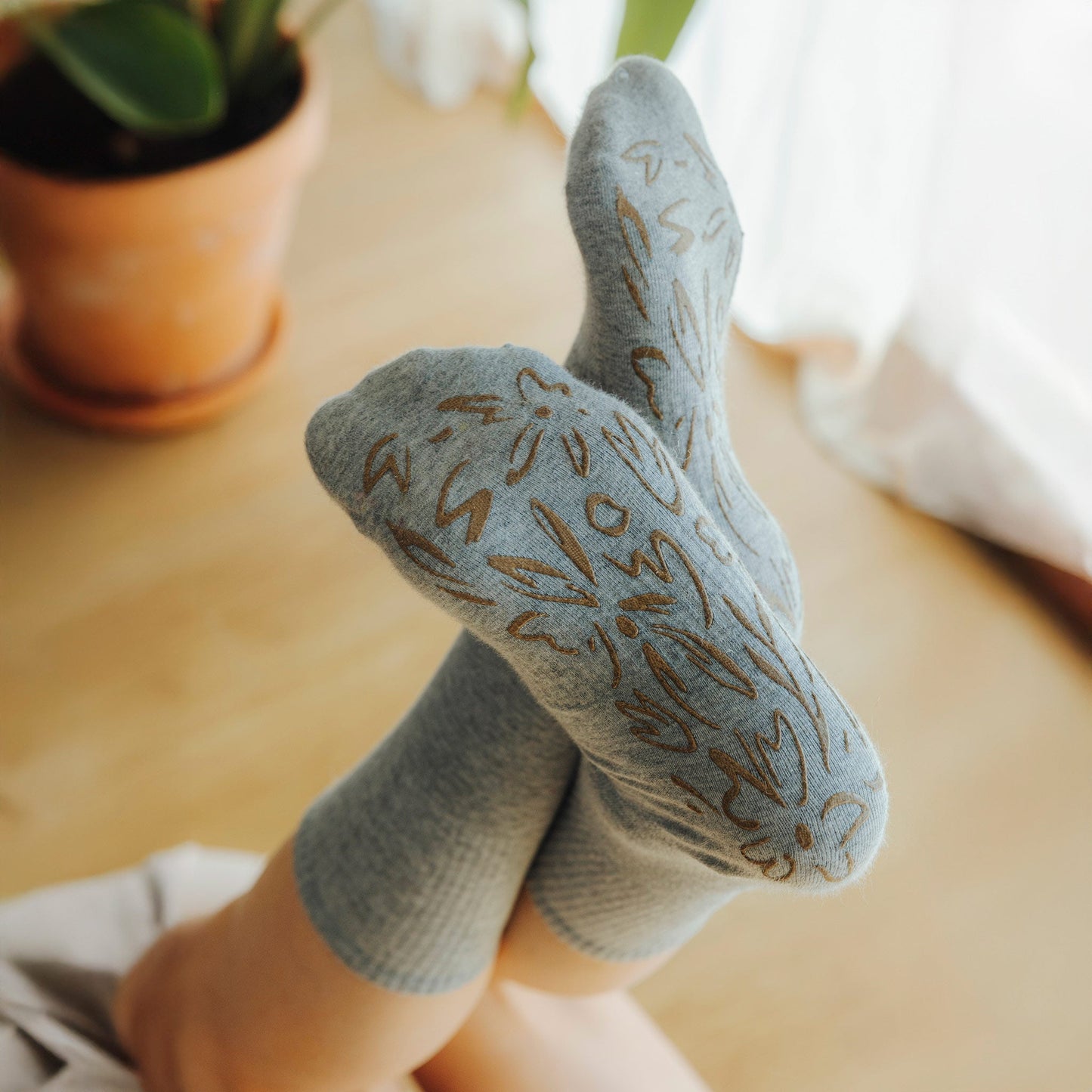 Serene Socks- Adult Organic Cotton Non-Slip Socks- 4 Seasons- Grey- 2 Pairs