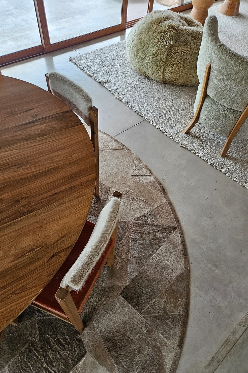 BROKEN ROUND - Patchwork Cowhide Rug
