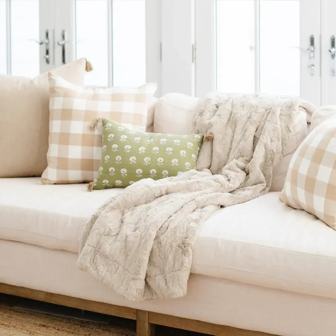 PATTERNED FAUX FUR THROW BLANKETS