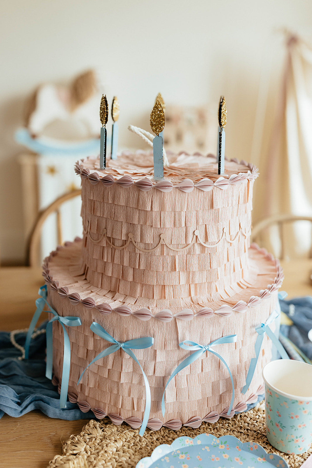 Birthday cake piñata (pink)