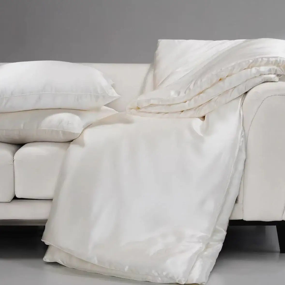 Silk Filled Comforter with Silk Shell by La Seta