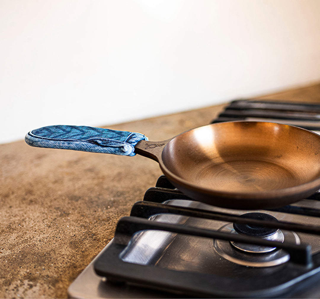 BUNDLE - STANDARD HERRINGBONE OVEN MITT, PAN HANDLE HOLDER AND HERRINGBONE TRIVET/POT HOLDER