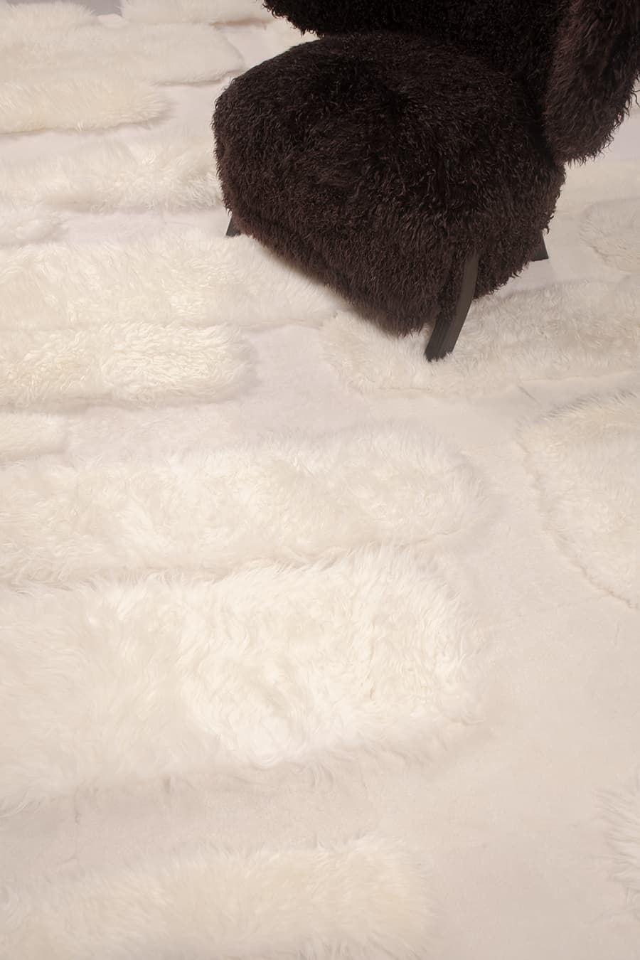 HOLLAND – Oversized Shearling Wool Rug