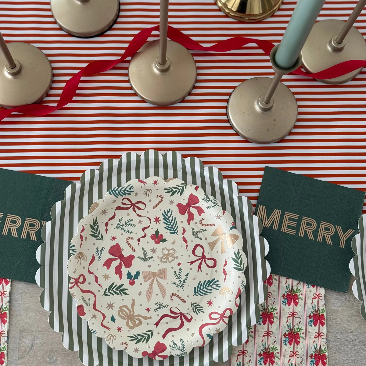 Red Bow Christmas Plates, Ribbons & Cheer (12 Pack)