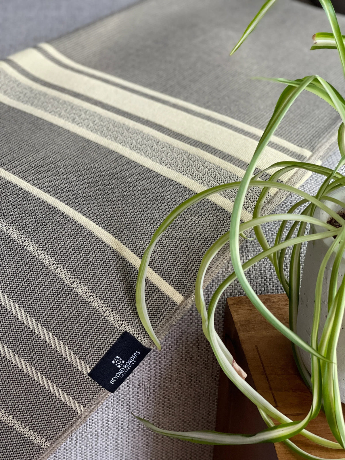 Equinoccio Throw Blanket - Cedar Brown