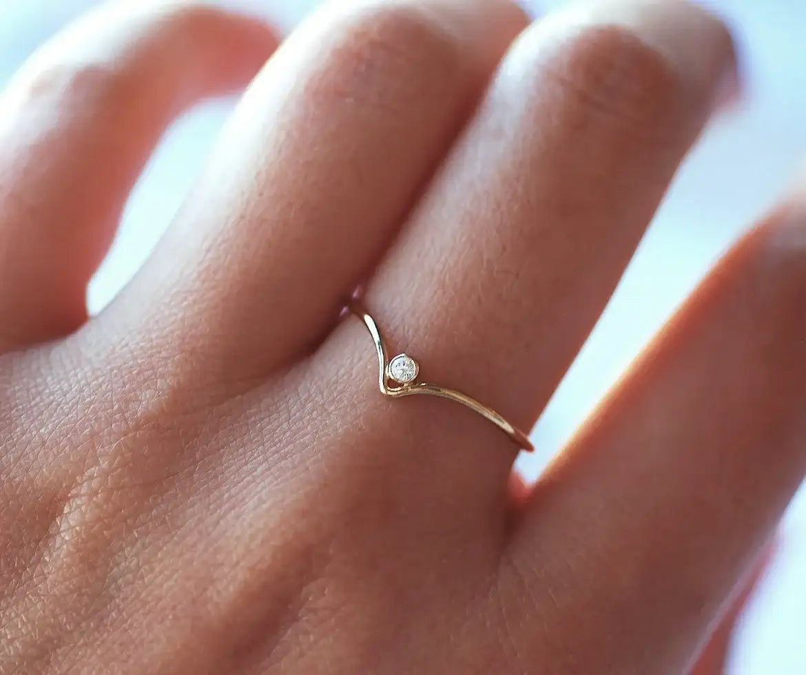 V CUBIC ZIRCONIA DIAMOND RING