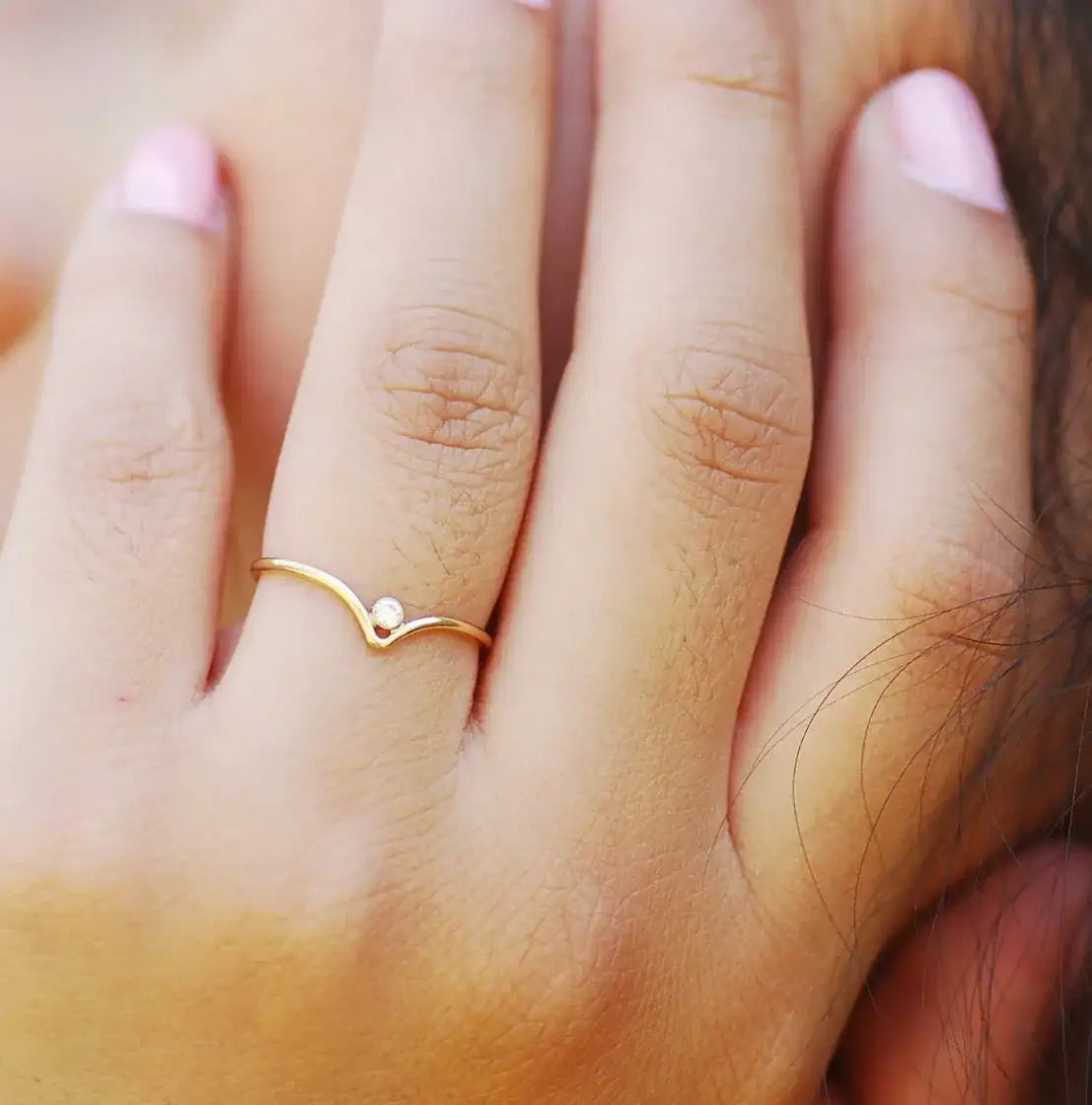 V CUBIC ZIRCONIA DIAMOND RING