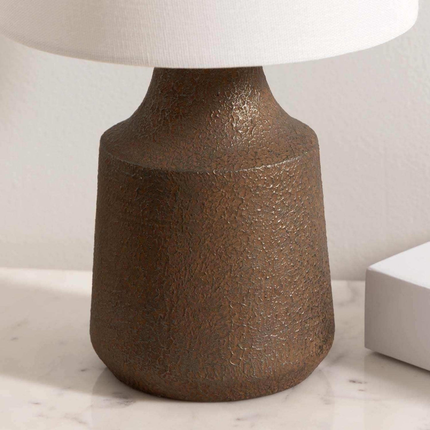 Kumlu Ribbed Ceramic White Table Lamp