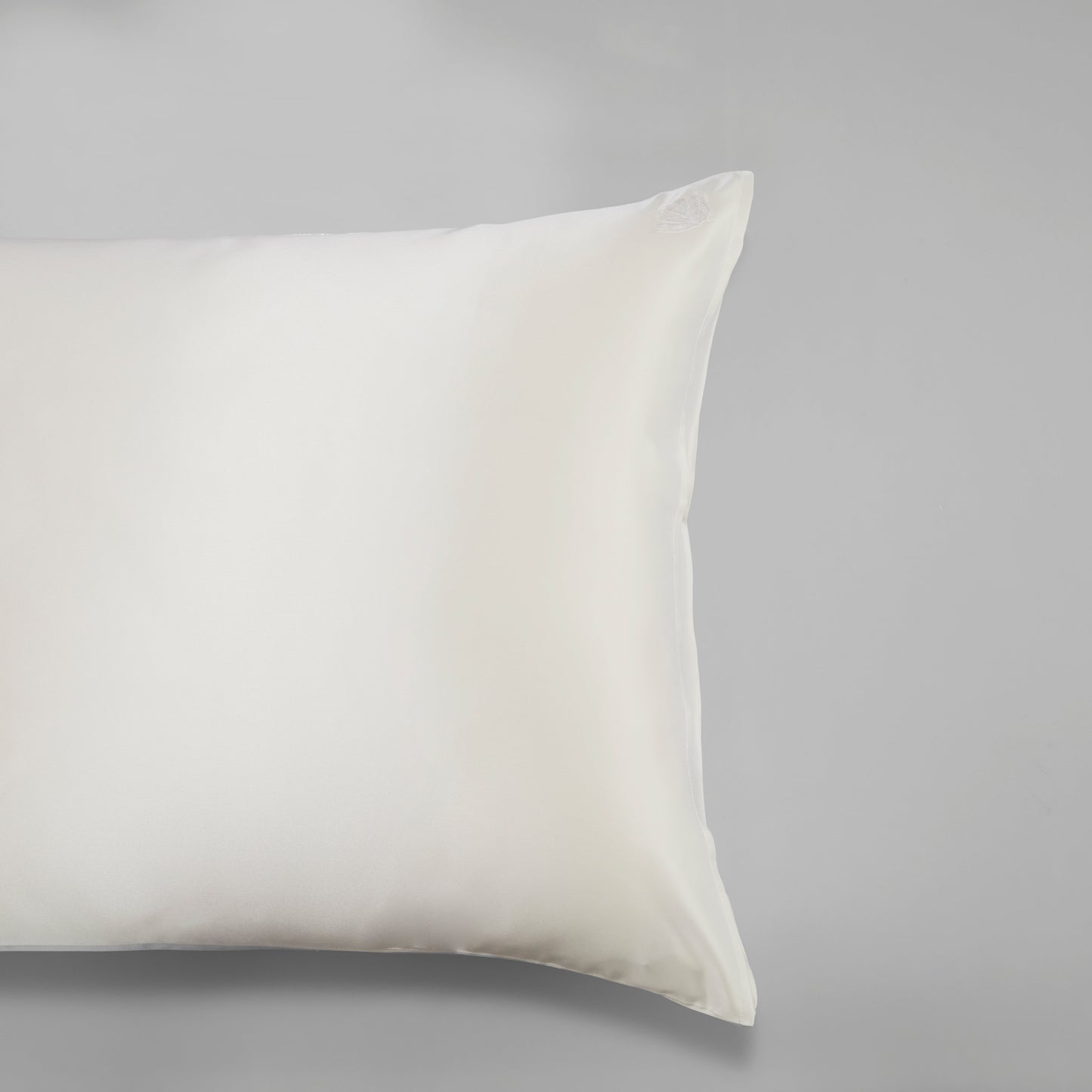 La Seta Mulberry Silk Pillowcase with Embroidery