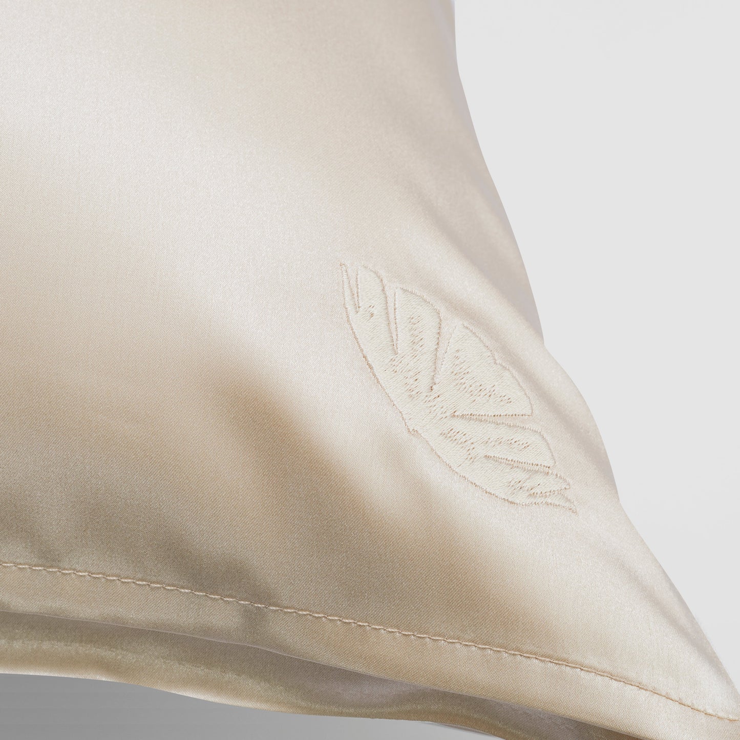 La Seta Mulberry Silk Pillowcase with Embroidery