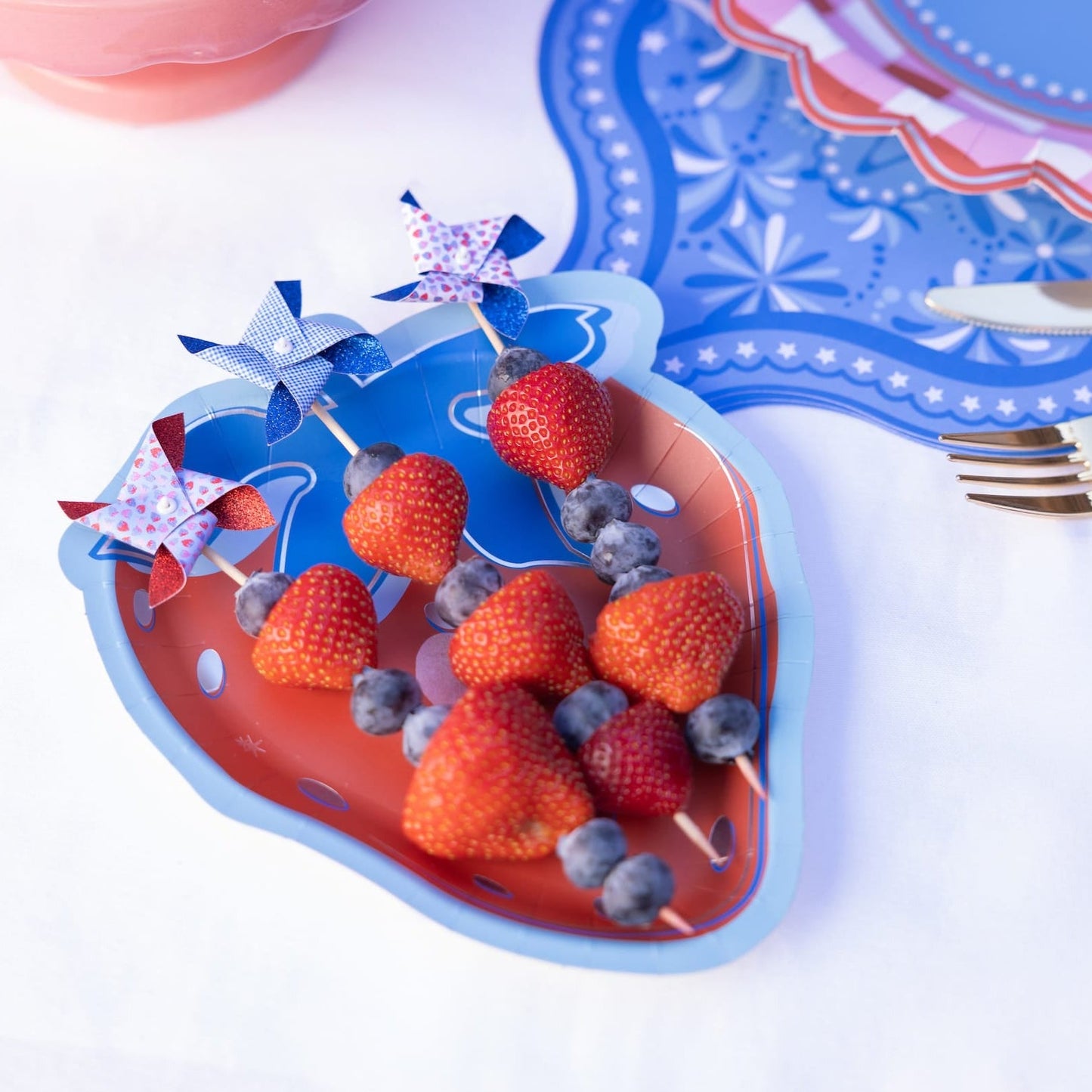 Red, White & Berry Dessert Plate (10 ct)