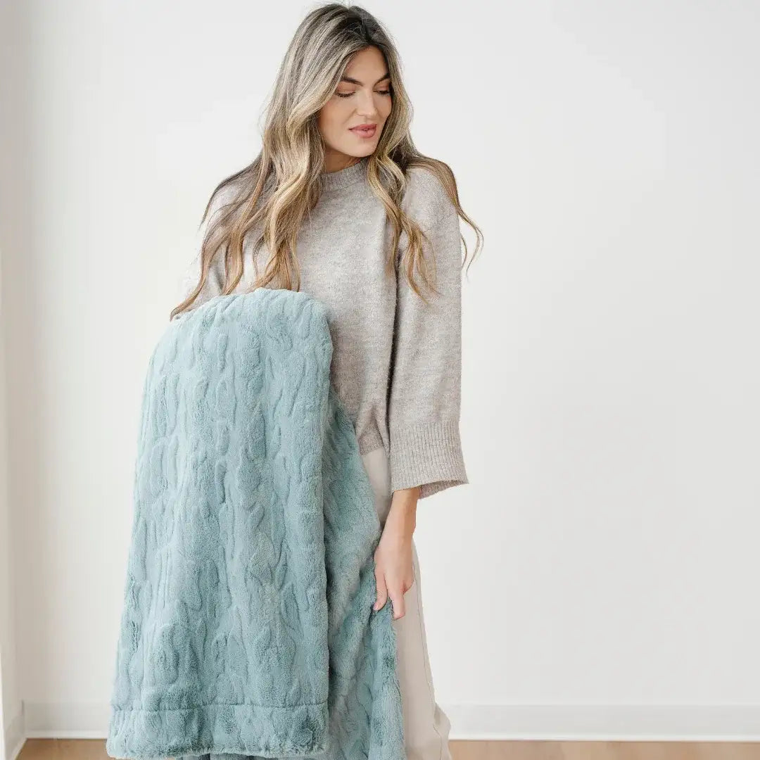 PATTERNED FAUX FUR THROW BLANKETS