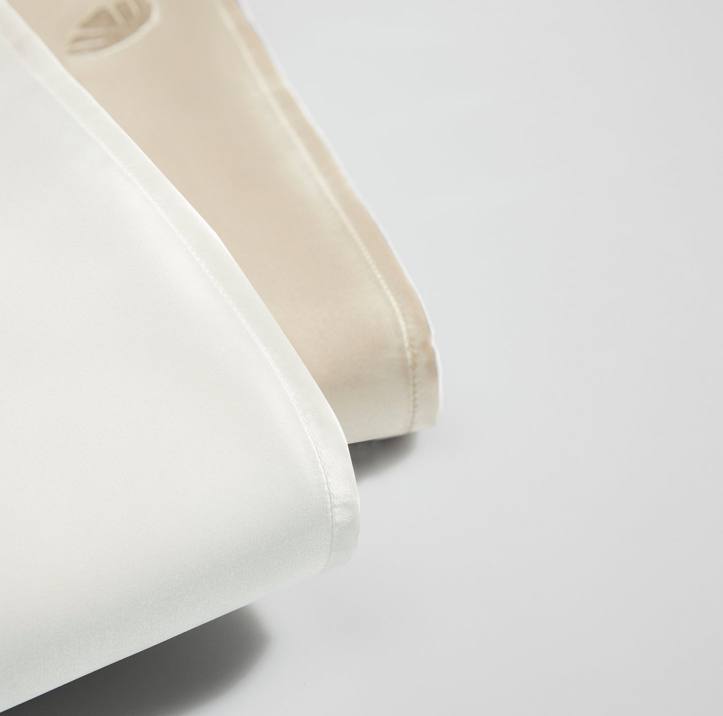 La Seta Mulberry Silk Pillowcase with Embroidery