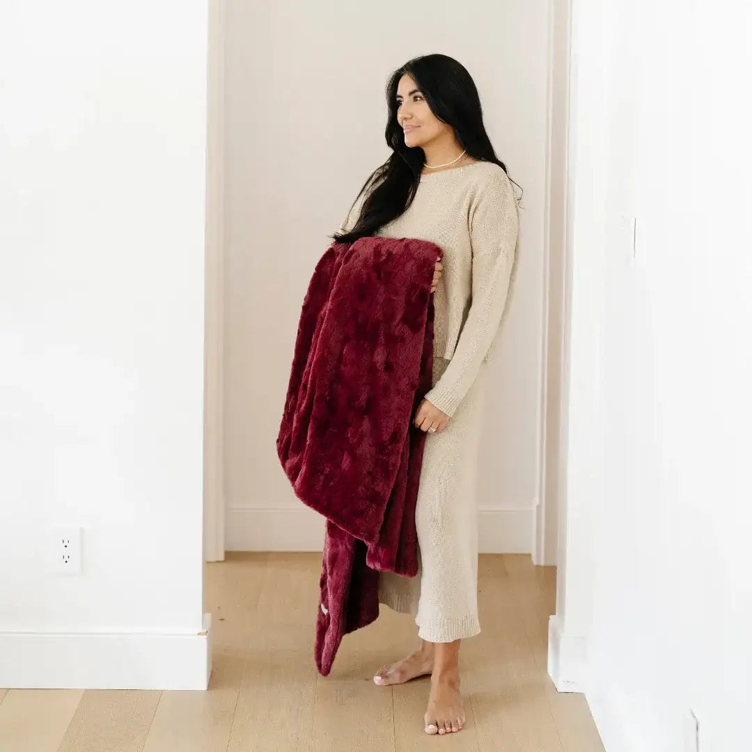 PATTERNED FAUX FUR THROW BLANKETS