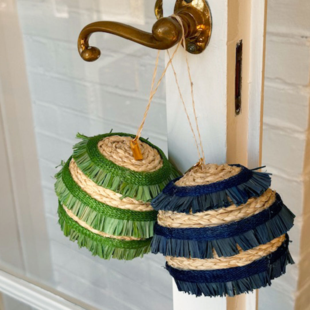 Ruffle straw balls, set of four, green