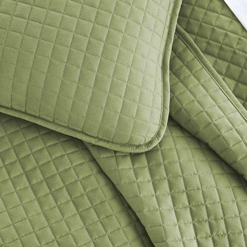 Full/Queen Lightweight Sage Ultra Soft 3-Piece Microfiber Quilt Set