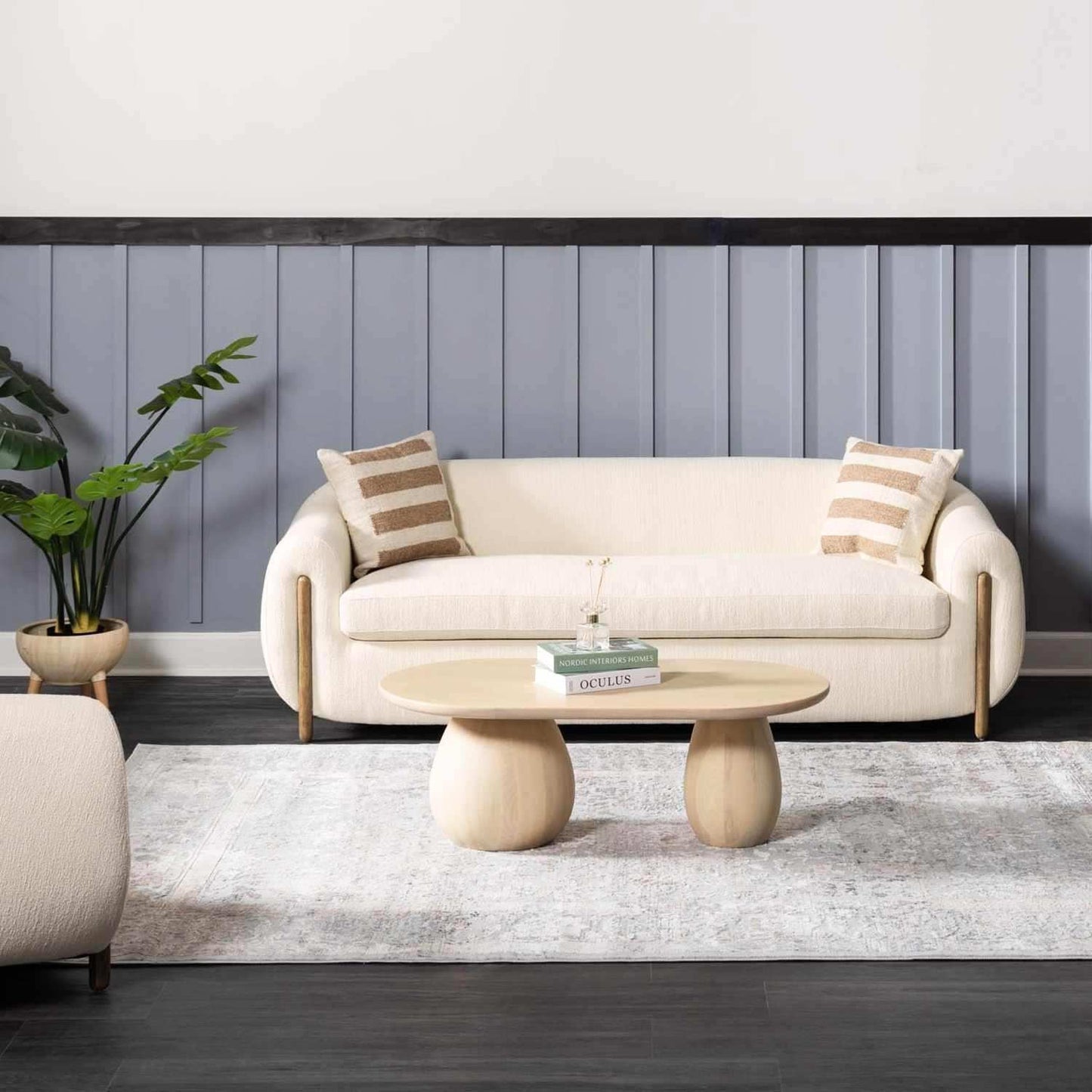 Speaks Traditional Textured Luxe Rug