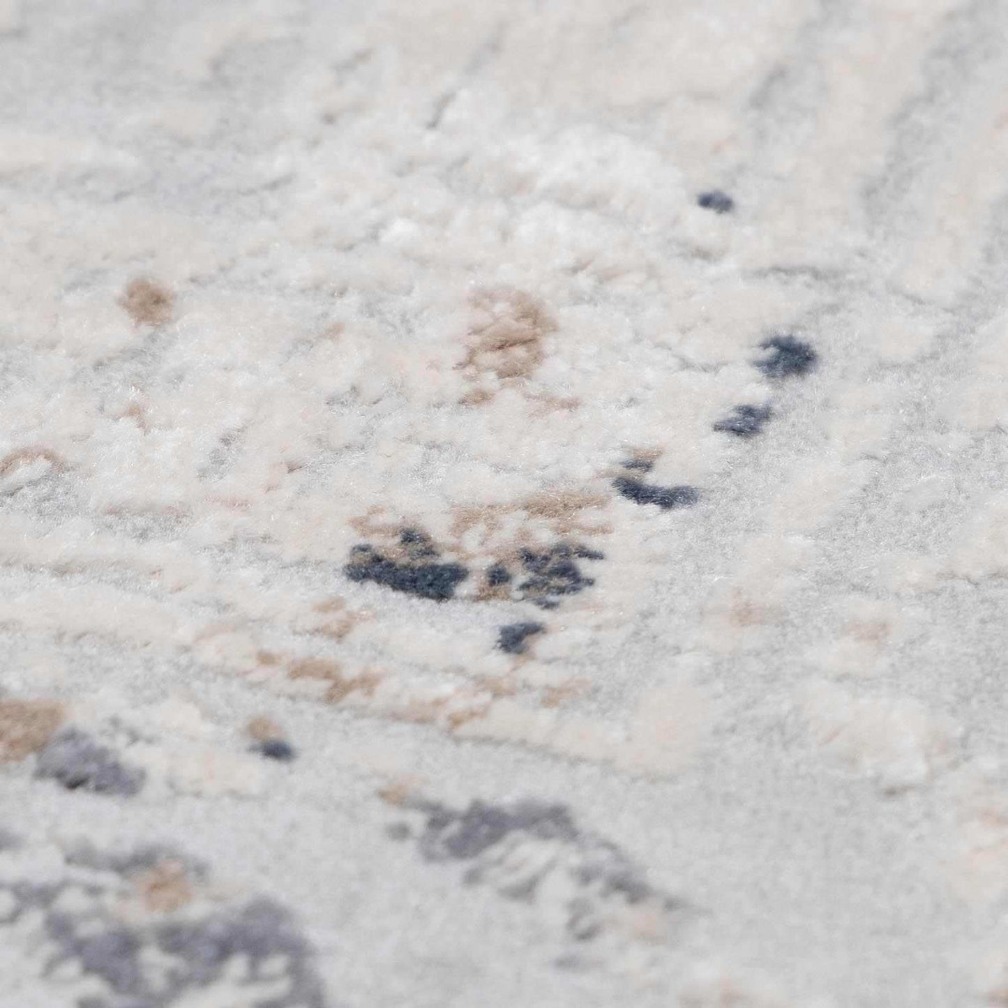Speaks Traditional Textured Luxe Rug