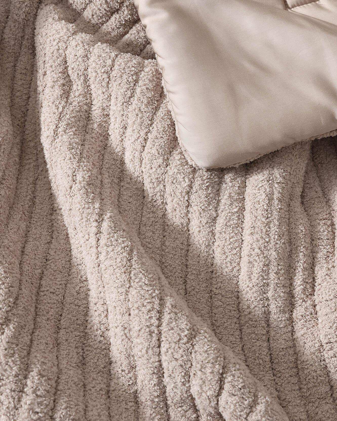 Snug Piped Comforter