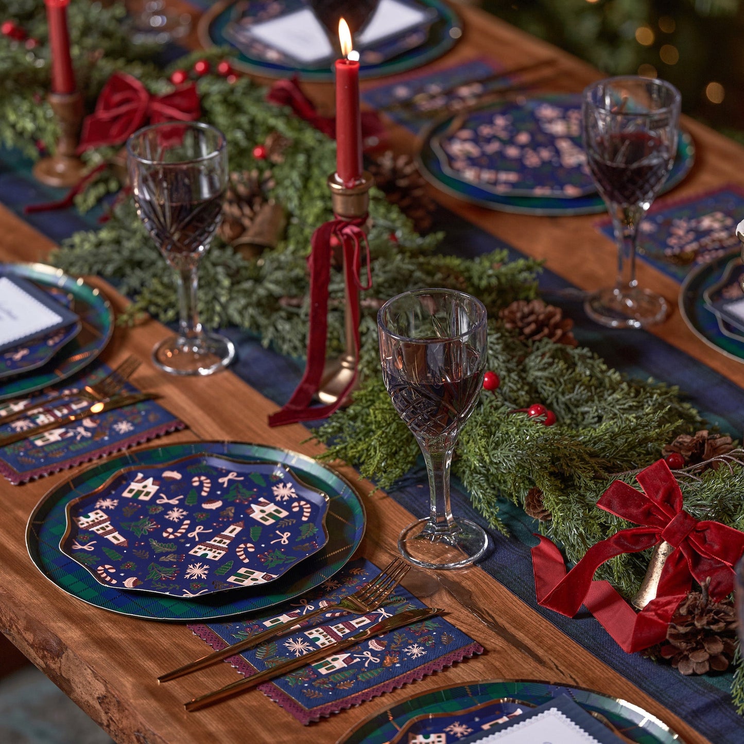 Classic Christmas Plates - Small Paper Plates