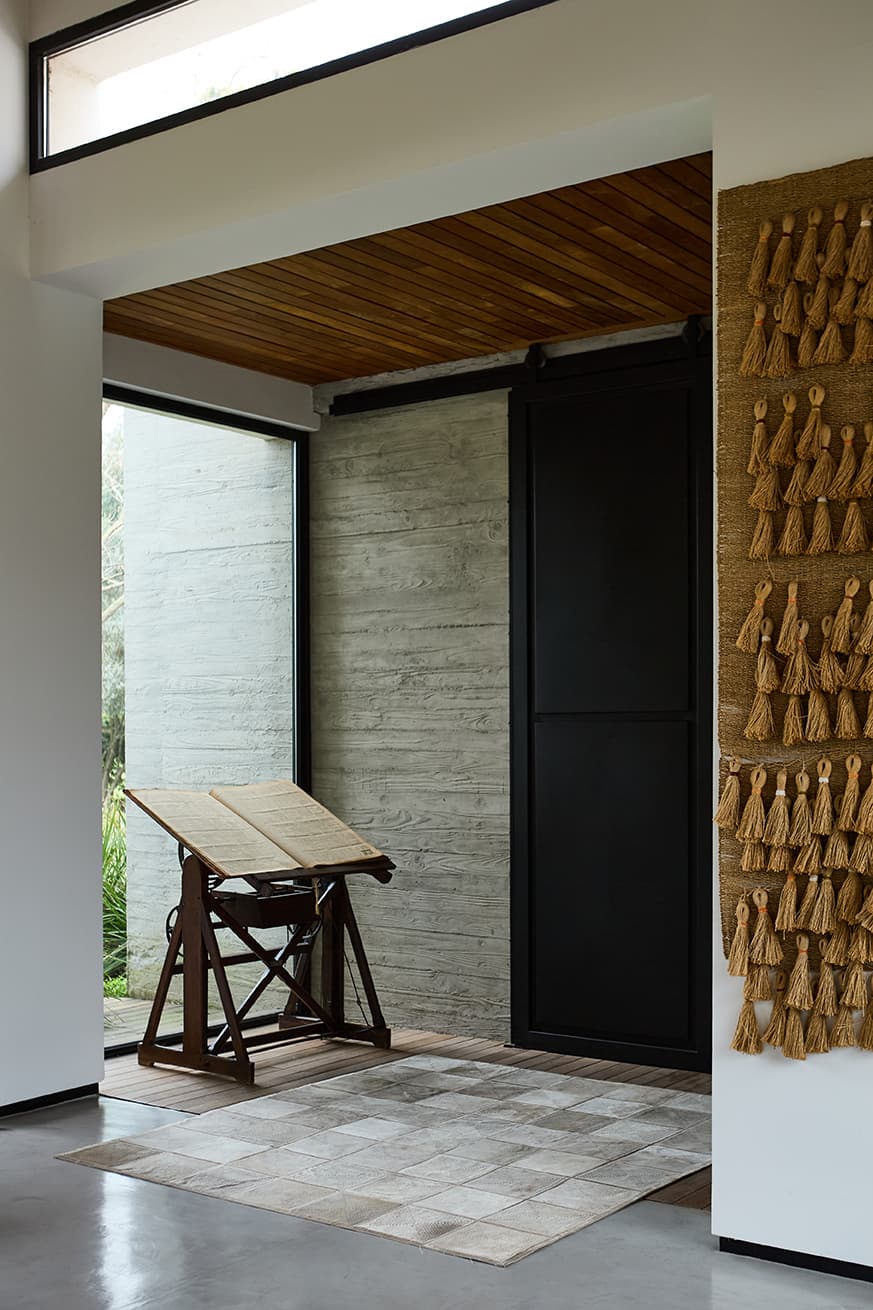 THEO LASERED - Natural Cowhide Rug