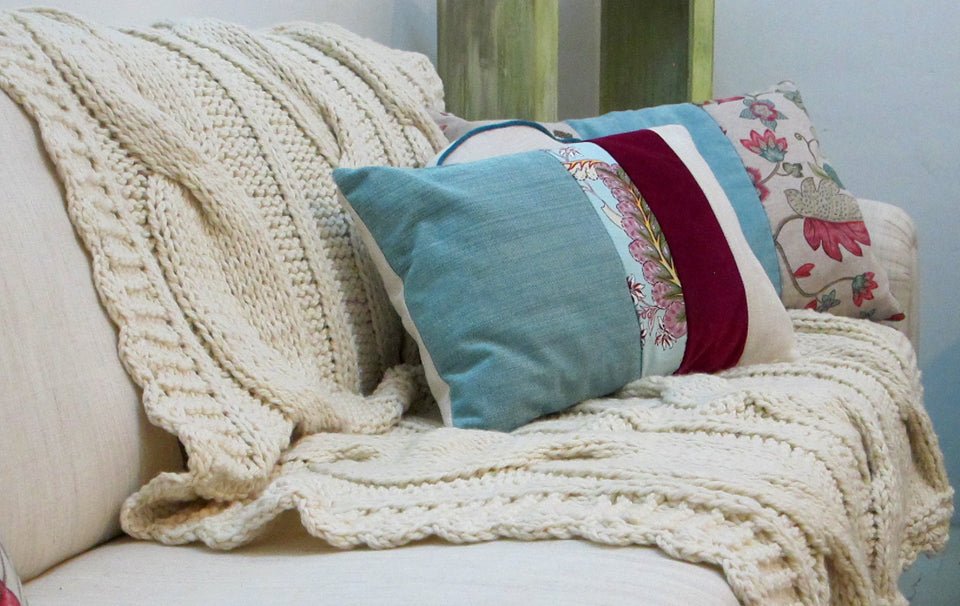 Ochos Sweater Throw