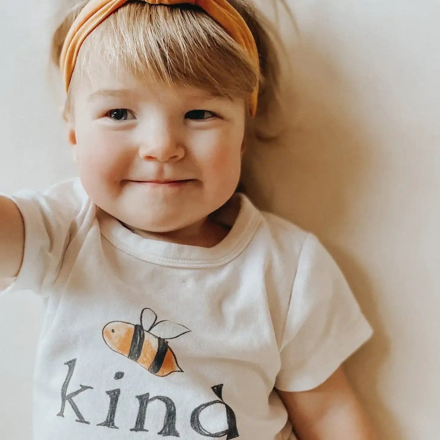 graphic tee | bumble bee kind