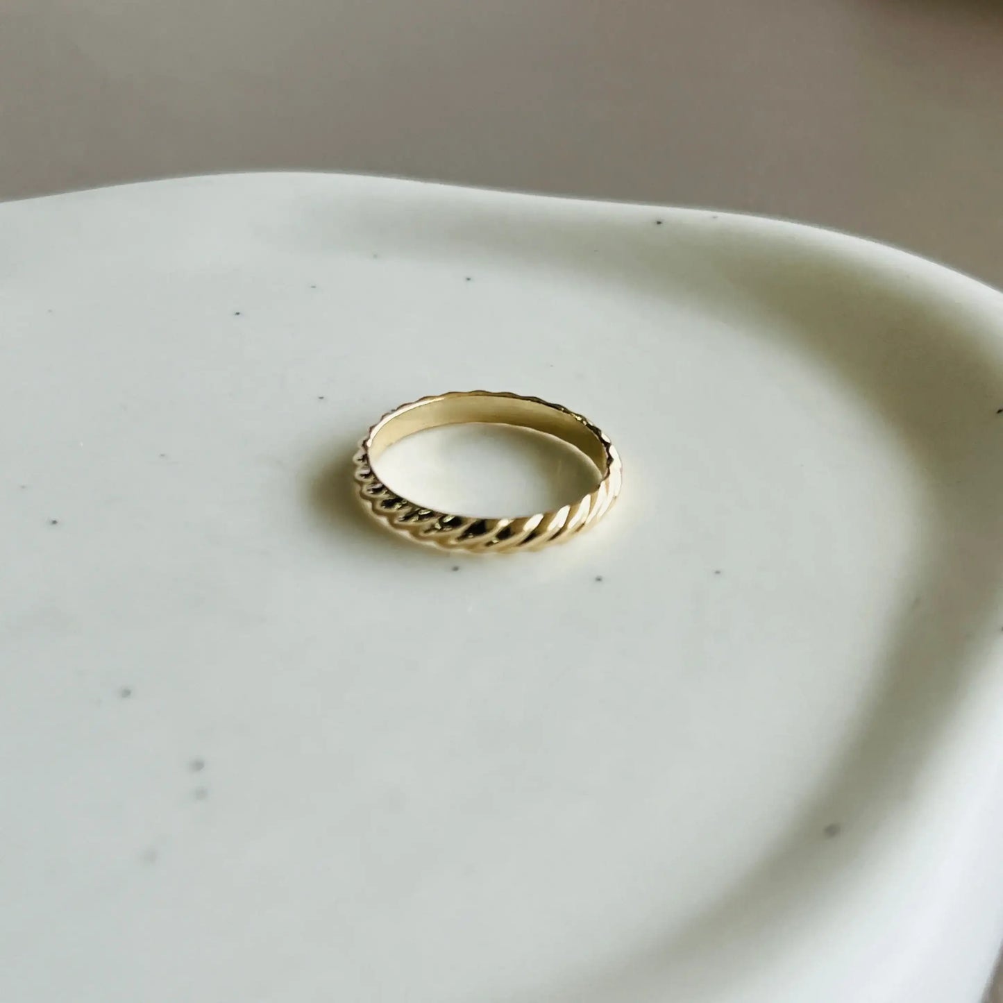 SHORE BAND RING