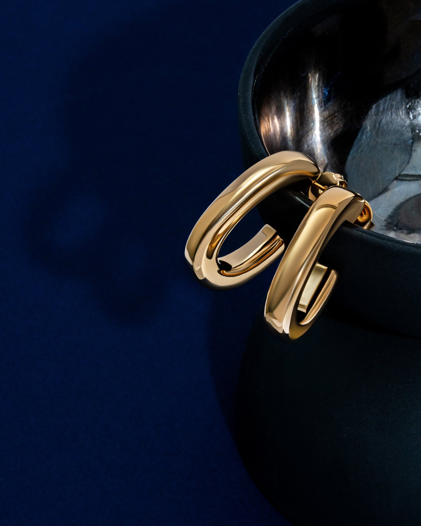 Mia Sculptural Oval Hoop Earrings