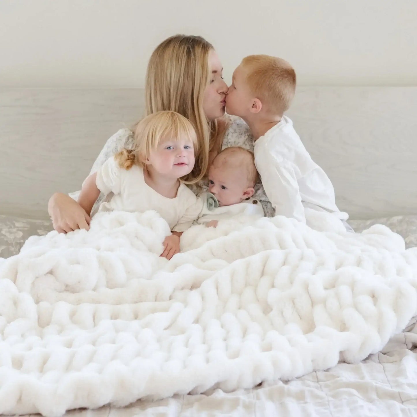 DOUBLE RUCHED FAUX FUR XL THROW BLANKETS