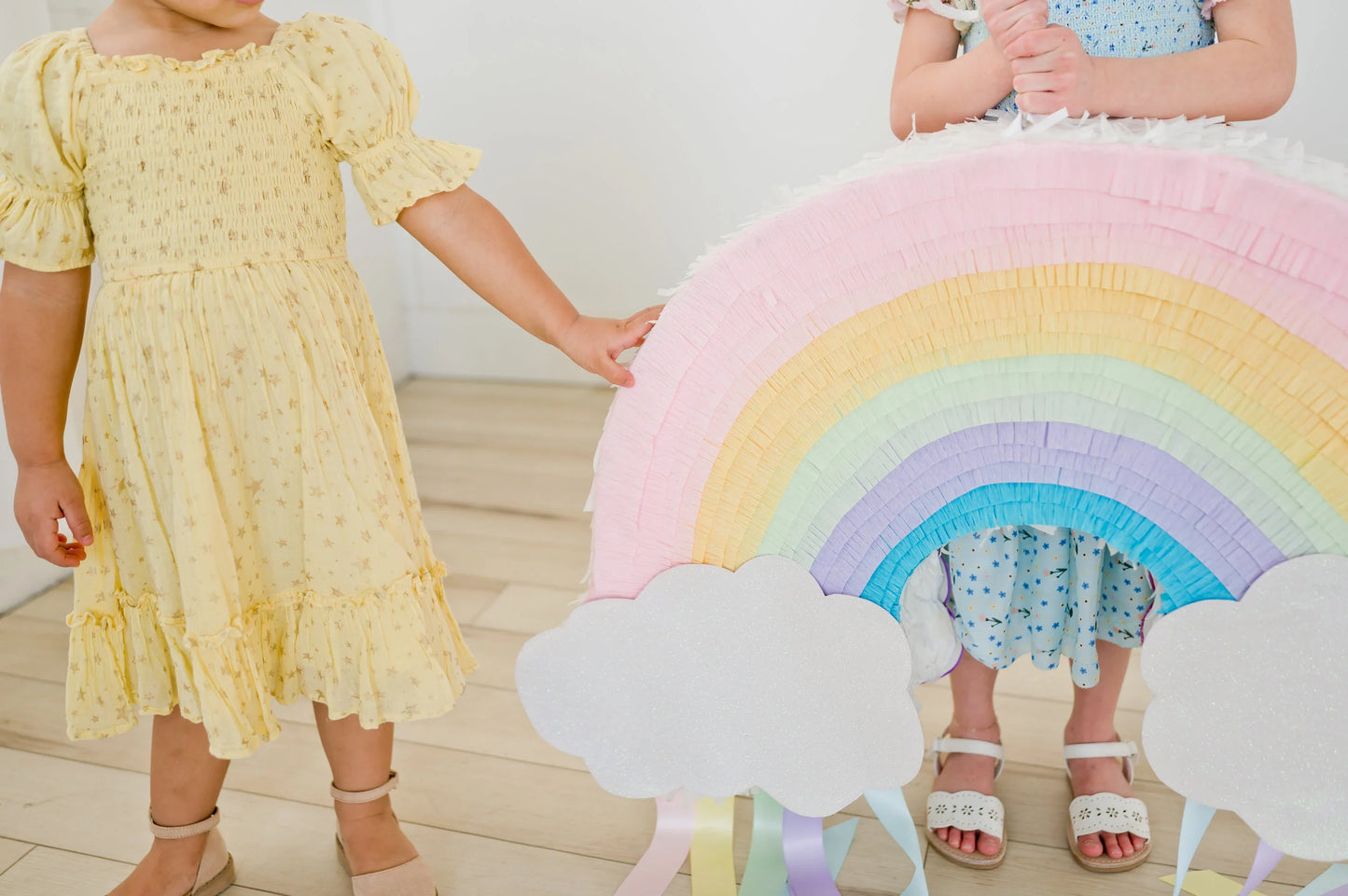 🌈Vibrant Rainbow Party Piñata - Colorful & Fun - Ideal for Birthdays and Joyful Events