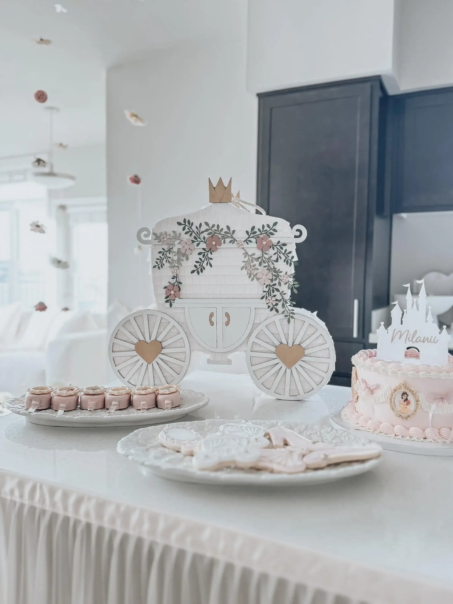 👑Regal Carriage Princess Piñata – Luxuriously Handcrafted for Fairy Tale Birthdays | Elegant & Customizable Party Centerpiece
